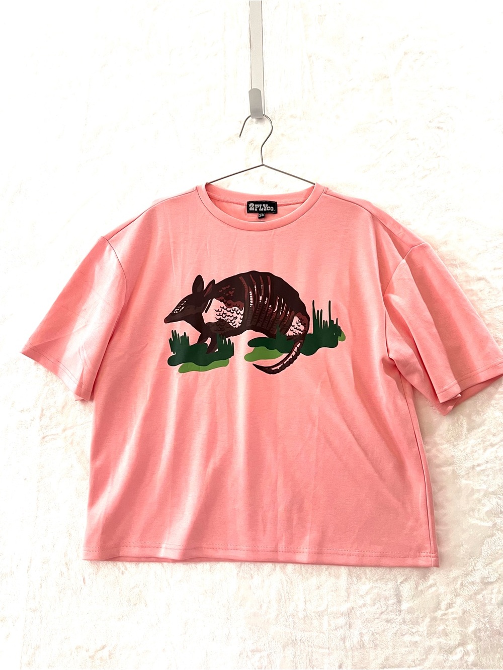 2 Fly Pink Armadillo Graphic Short Sleeve Tee size S/M